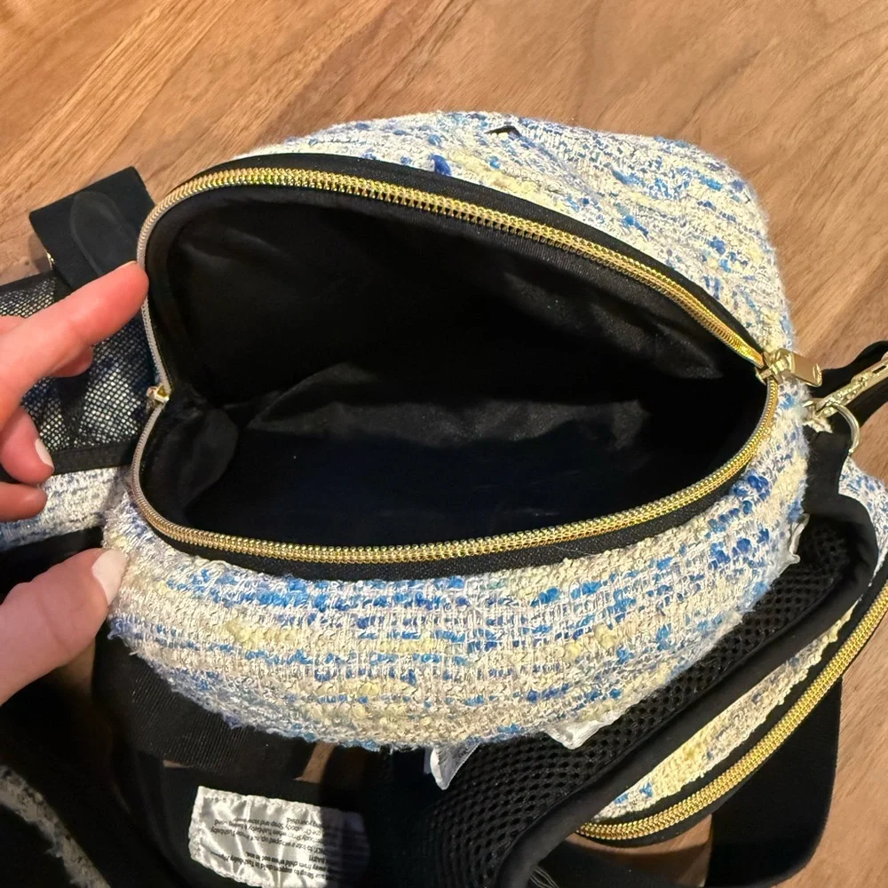 Tush Baby hip carrier with crossbody strap - blue and yellow metallic tweed - Picture 6 of 8